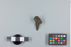 Foto (Seitenansicht) von buddistisches Amulett 2 (NHMW-ZOO-MO-0081100-ETH-114)